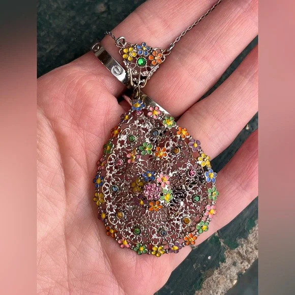 Art Deco Rhodium Plated And Enamel Painted Floral Design LavaliereStyle Necklace - Picture 11 of 16